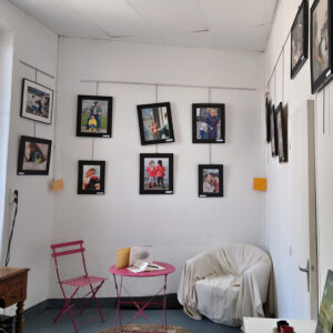 La bibliothèque de Saint-Trojan accueille une exposition photo pleine de bienveillance
